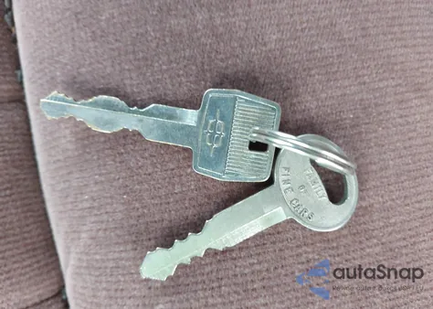 1988 Lincoln Town Car из США, поврежденный, VIN 1LNBM81F0JY771409